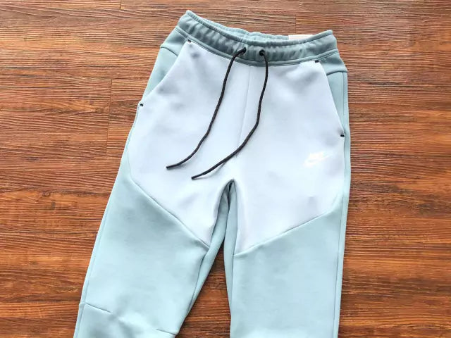 Conjunto Nike Tech Fleece Azul Bebê