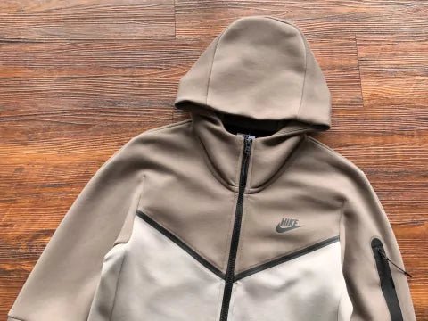 Conjunto Nike Tech Fleece Bege