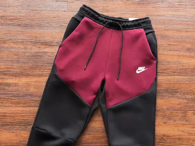 Conjunto Nike Tech Fleece Bordô e Preto - Caiçara Conceito