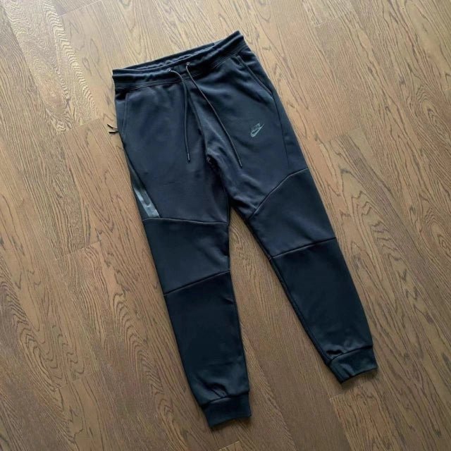 Conjunto Nike Tech Fleece Branco/Preto - Caiçara Conceito