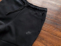 Conjunto Nike Tech Fleece Branco/Preto - Caiçara Conceito