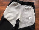 Conjunto Nike Tech Fleece Preto/Branco - Caiçara Conceito