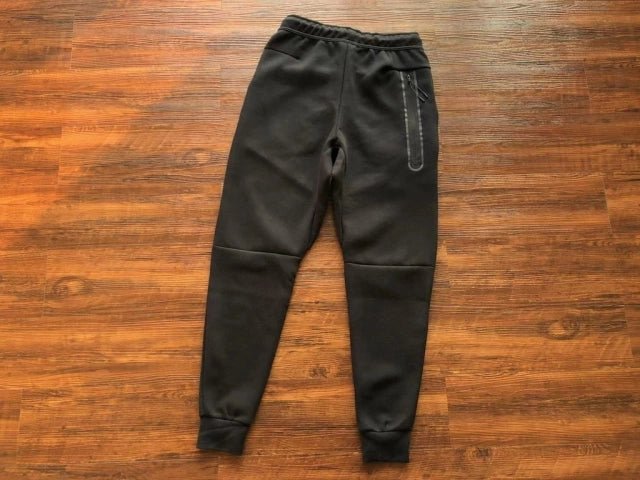 Conjunto Nike Tech Fleece Preto/Branco - Caiçara Conceito