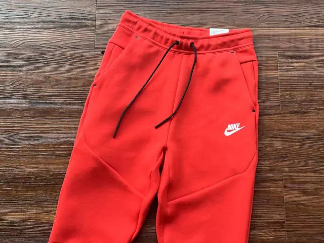Conjunto Nike Tech Fleece Vermelho e Preto - Caiçara Conceito