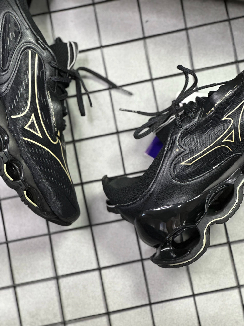 MIZUNO PROPHECY 14 PRETO E DOURADO (Pronta Entrega)