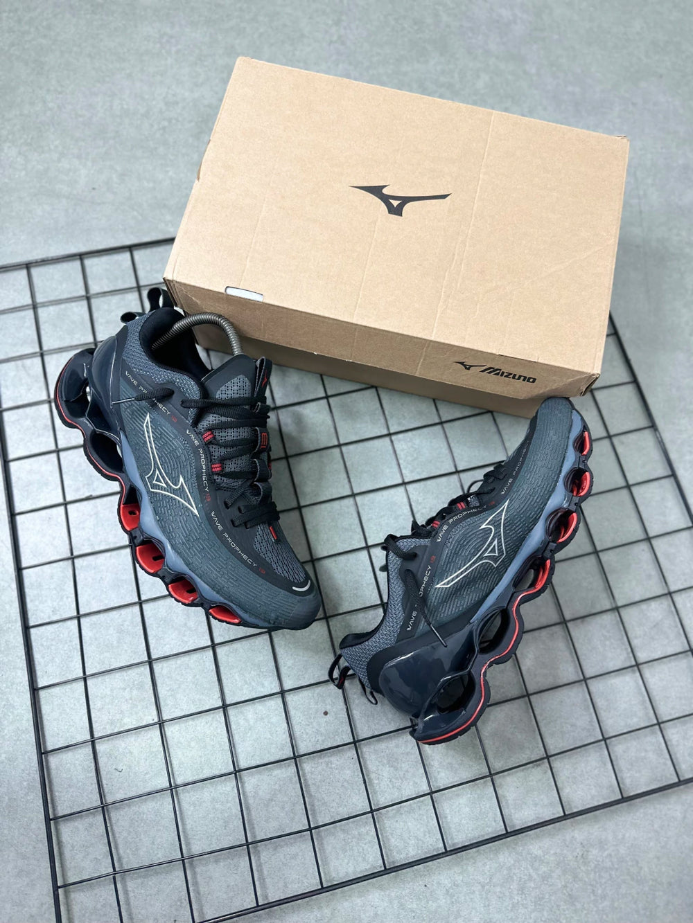 MIZUNO PROPHECY 13 CINZA E VERMELHO (Pronta Entrega)