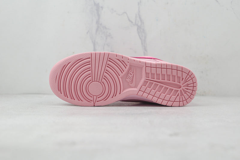 Nike Dunk Low Triple Pink