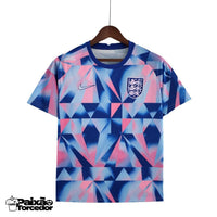 Camisa Inglaterra Treino Geometric 22/23 - Nike Torcedor Masculina - Azul e rosa