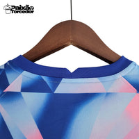 Camisa Inglaterra Treino Geometric 22/23 - Nike Torcedor Masculina - Azul e rosa