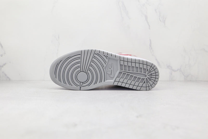 Jordan 1 Low SE Light Smoke Grey Gym Red - Caiçara ConceitoJordan 1 Low SE Light Smoke Grey Gym Red