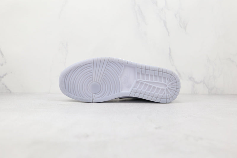 Jordan 1 Low Wolf Grey - Caiçara ConceitoJordan 1 Low Wolf Grey