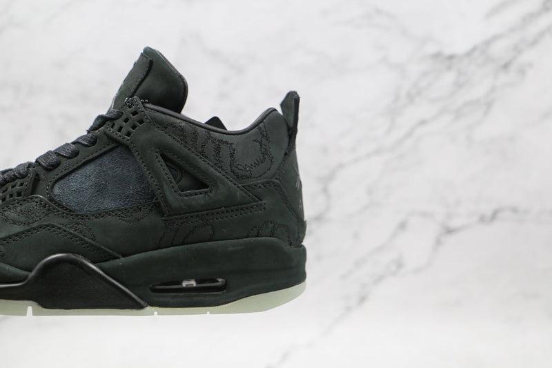 Jordan 4 Retro Kaws Black - Caiçara ConceitoJordan 4 Retro Kaws Black