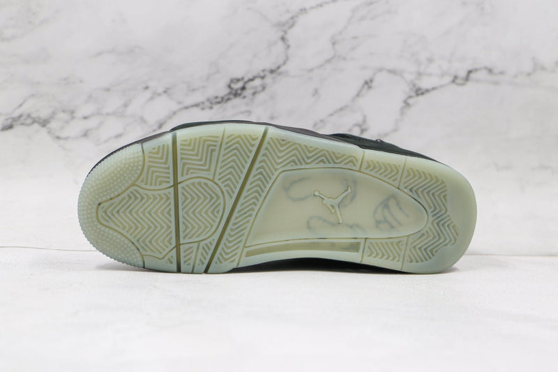 Jordan 4 Retro Kaws Black - Caiçara ConceitoJordan 4 Retro Kaws Black