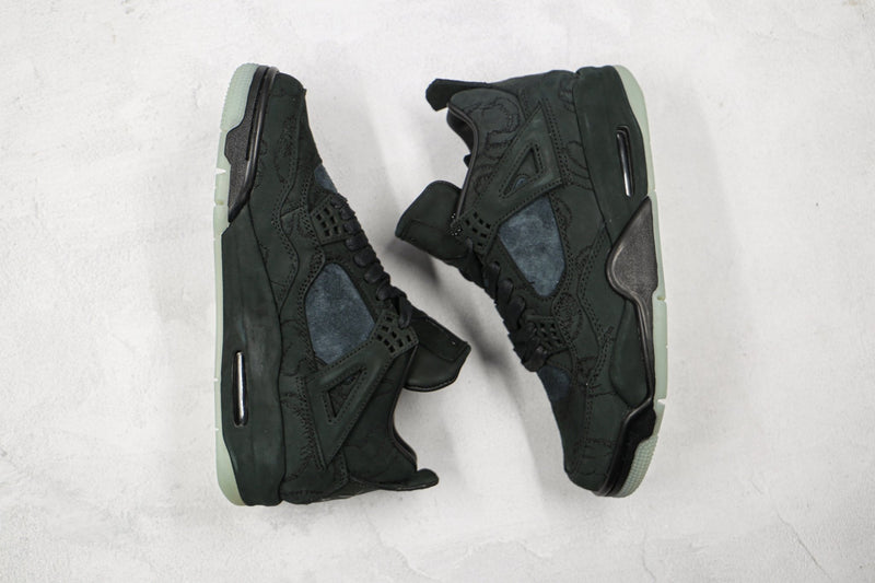 Jordan 4 Retro Kaws Black - Caiçara ConceitoJordan 4 Retro Kaws Black
