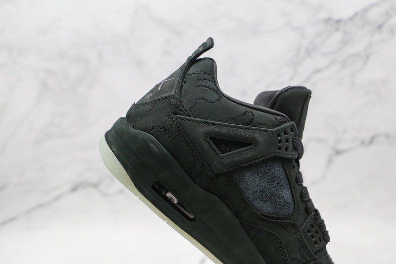 Jordan 4 Retro Kaws Black - Caiçara ConceitoJordan 4 Retro Kaws Black
